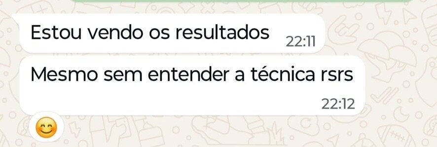 Captura de tela de mensagem de paciente via WhatsApp: 'Estou vendo os resultados, mesmo sem entender a técnica rsrs' — depoimento sobre os resultados das sessões de Medicina Bioenergética